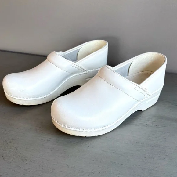 Dansko White Leather Slip-On Clogs Shoes Women 39 Narrow (US 8.5-9) Nurse Work - Picture 1 of 14
